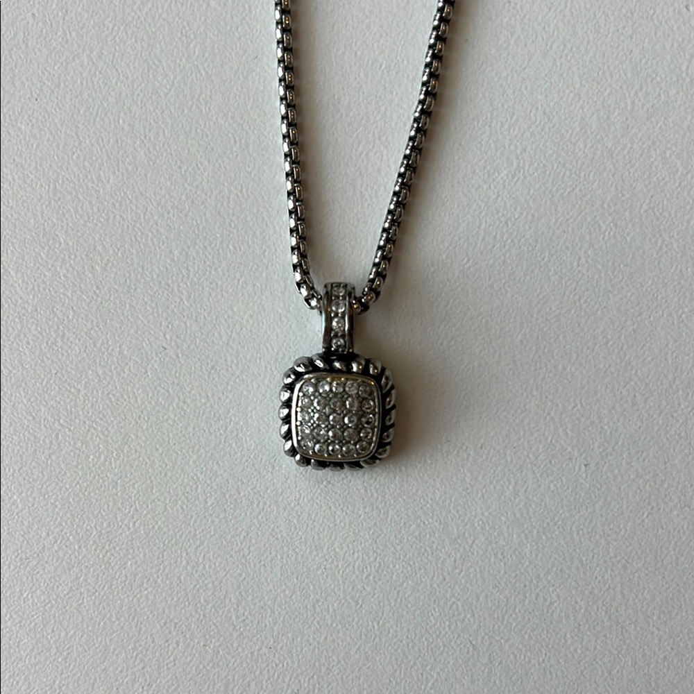 Elegant Silver Pendant Necklace - Picture 4 of 5